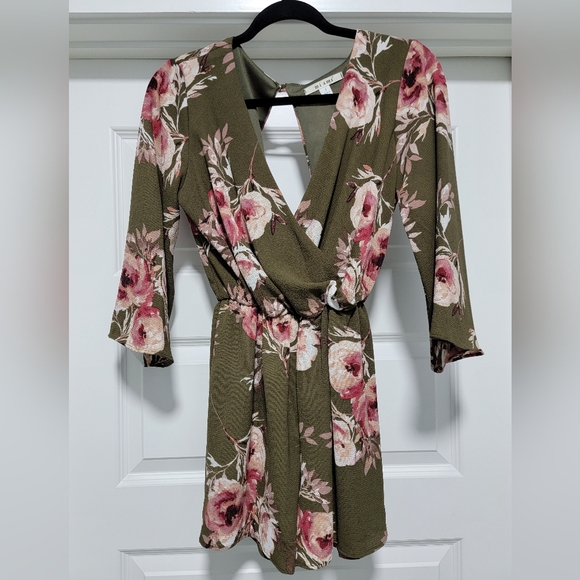 NWOT Francesca’s Fall Mi Ami Womens Olive Green Floral Romper Quarter Sleeve - Picture 1 of 5